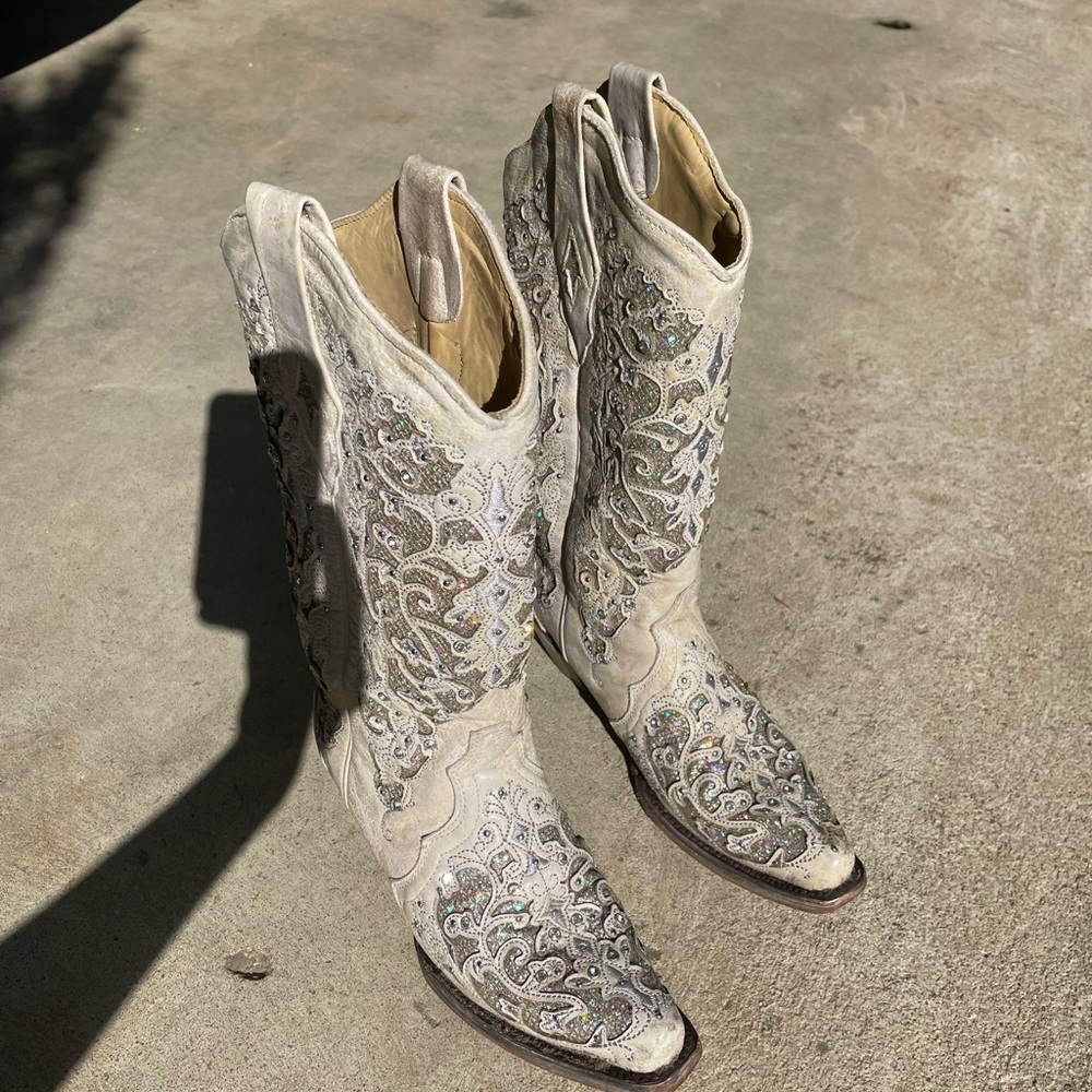 Only worn once at ccmf! Will ship!